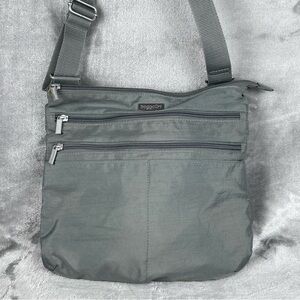 Baggallini Crossbody Bag Gray Nylon Travel Purse Zip Pockets Yellow Liner Casual